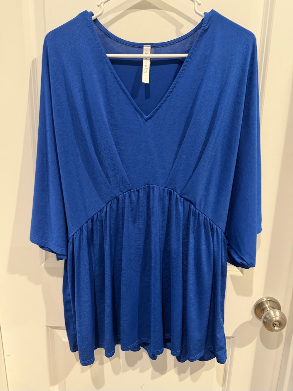 Dear Scarlett Royal Blue V-Neck Top Size Large